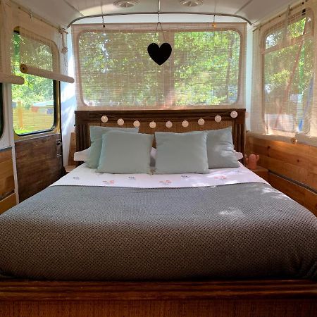 Magic Roof Top Bus With Big Bath In The Tree Forest! Mimizan Exterior foto